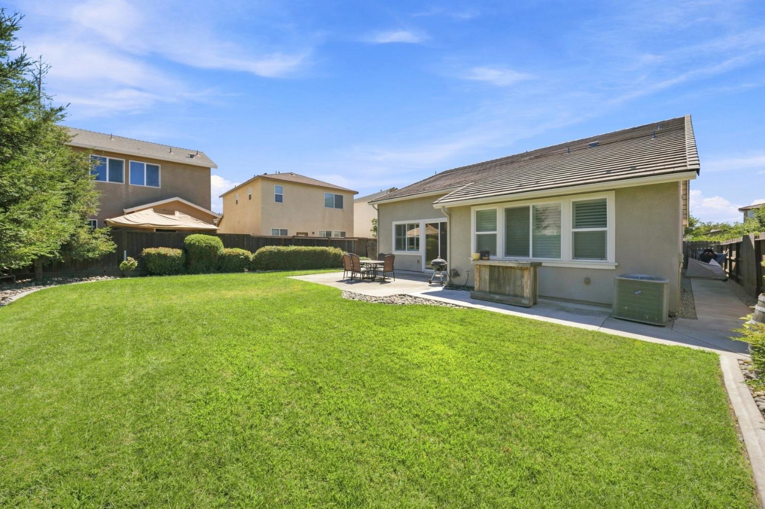 2725 Greenleaf St, Manteca, CA 95337