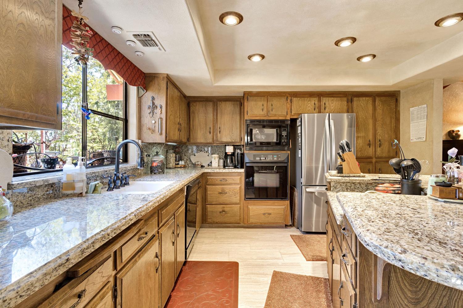 11801 N Mckelvy Ave, Clovis, CA 93619