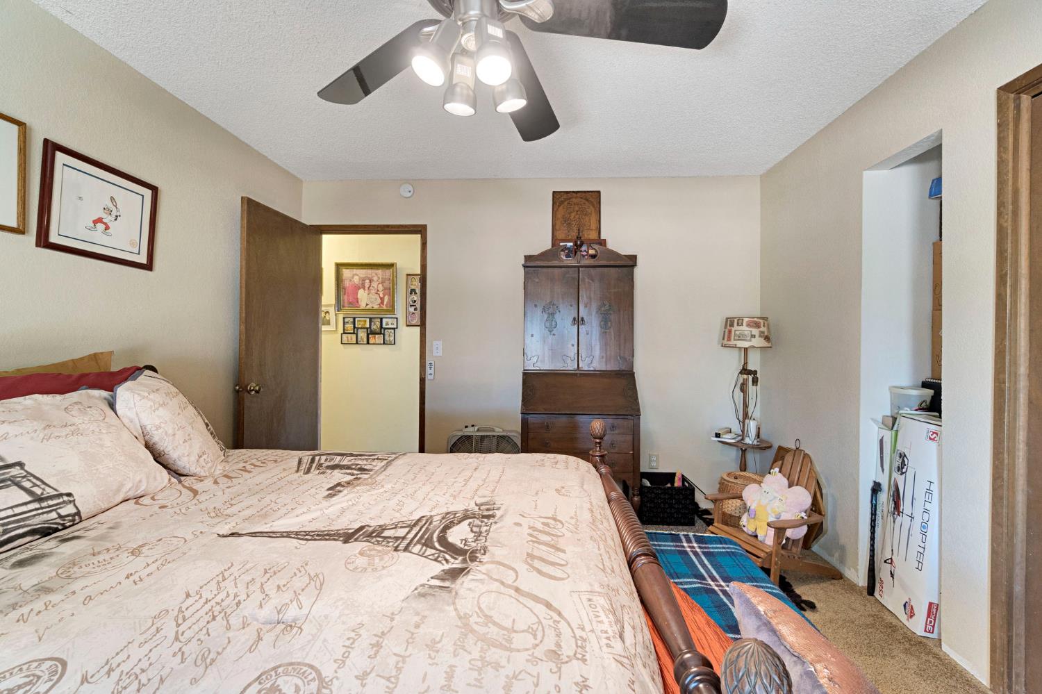 11801 N Mckelvy Ave, Clovis, CA 93619