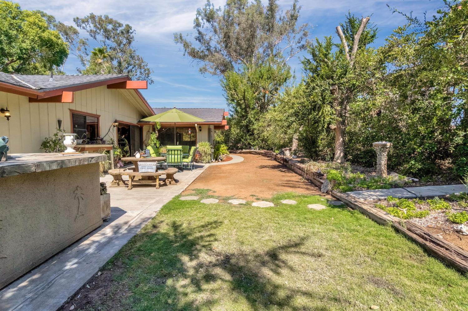 11801 N Mckelvy Ave, Clovis, CA 93619