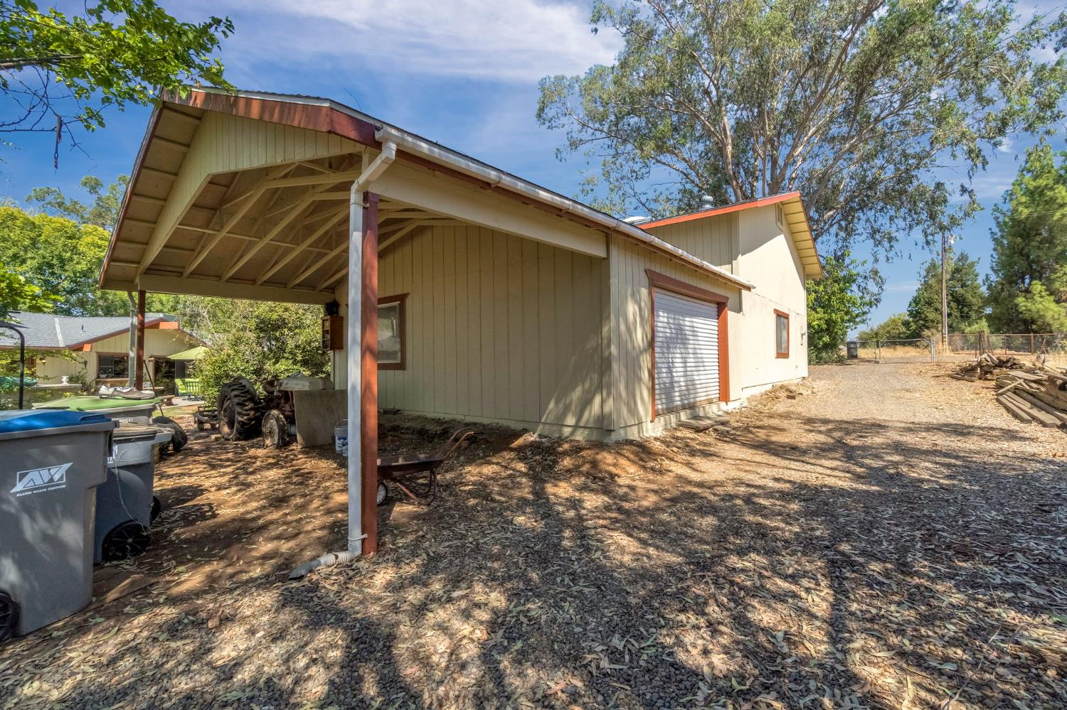 11801 N Mckelvy Ave, Clovis, CA 93619
