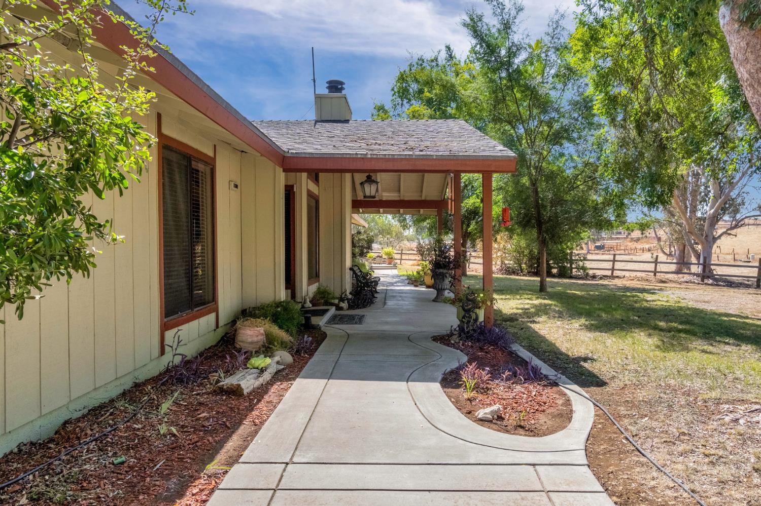 11801 N Mckelvy Ave, Clovis, CA 93619