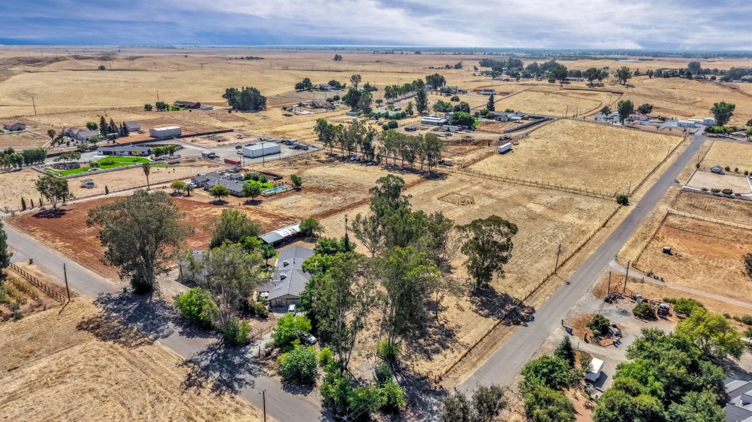 11801 N Mckelvy Ave, Clovis, CA 93619