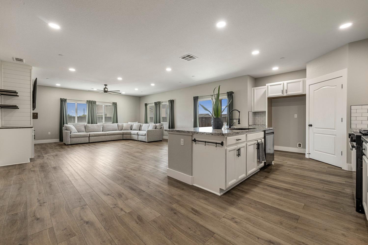 2697 Adams Ln, Manteca, CA 95337