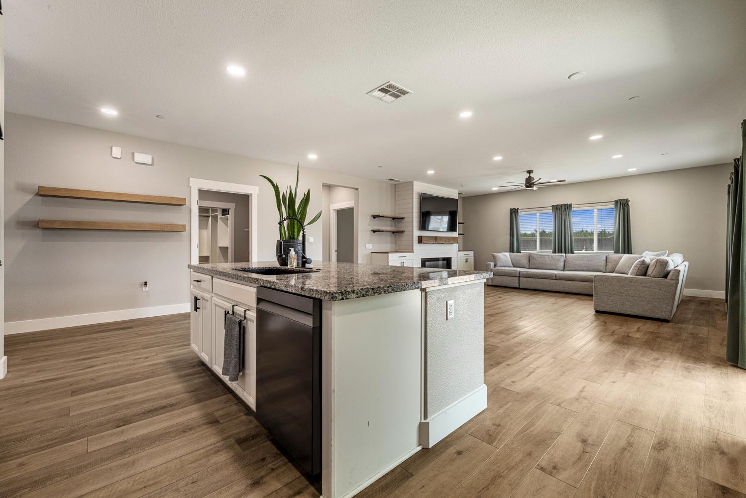 2697 Adams Ln, Manteca, CA 95337