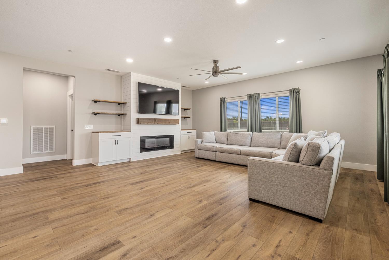 2697 Adams Ln, Manteca, CA 95337