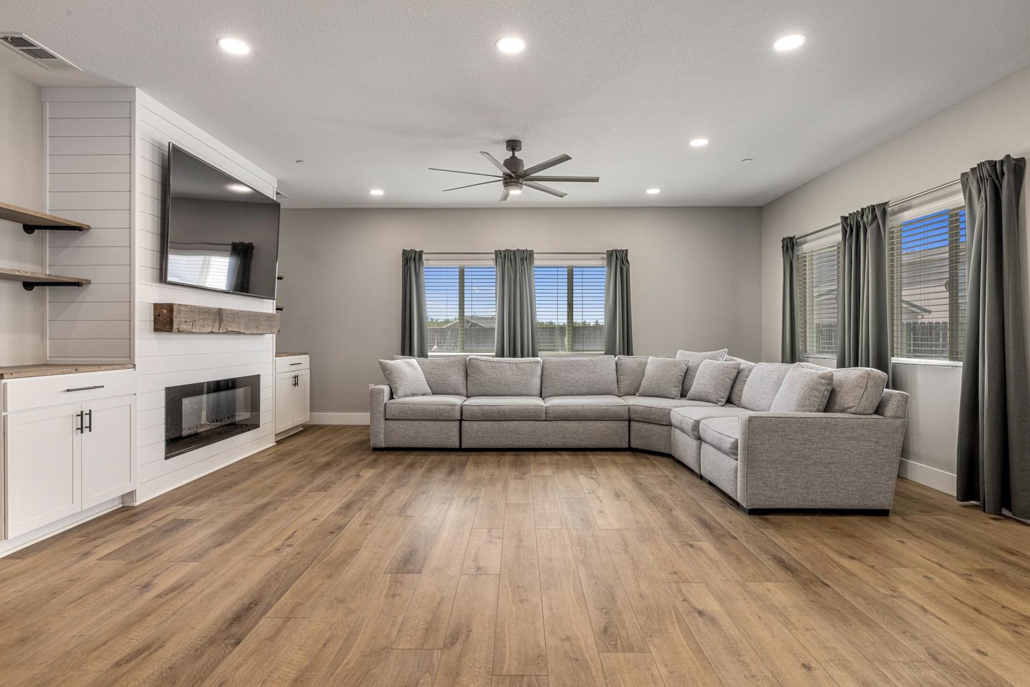 2697 Adams Ln, Manteca, CA 95337
