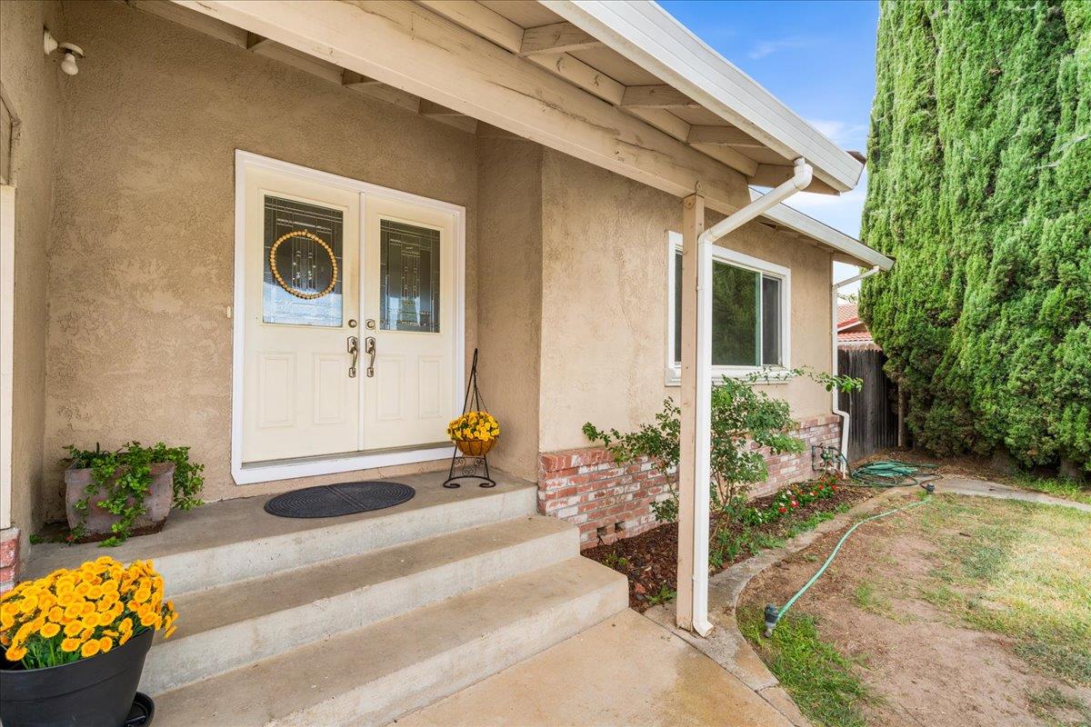 1484 Midland Ct, Manteca, CA 95336