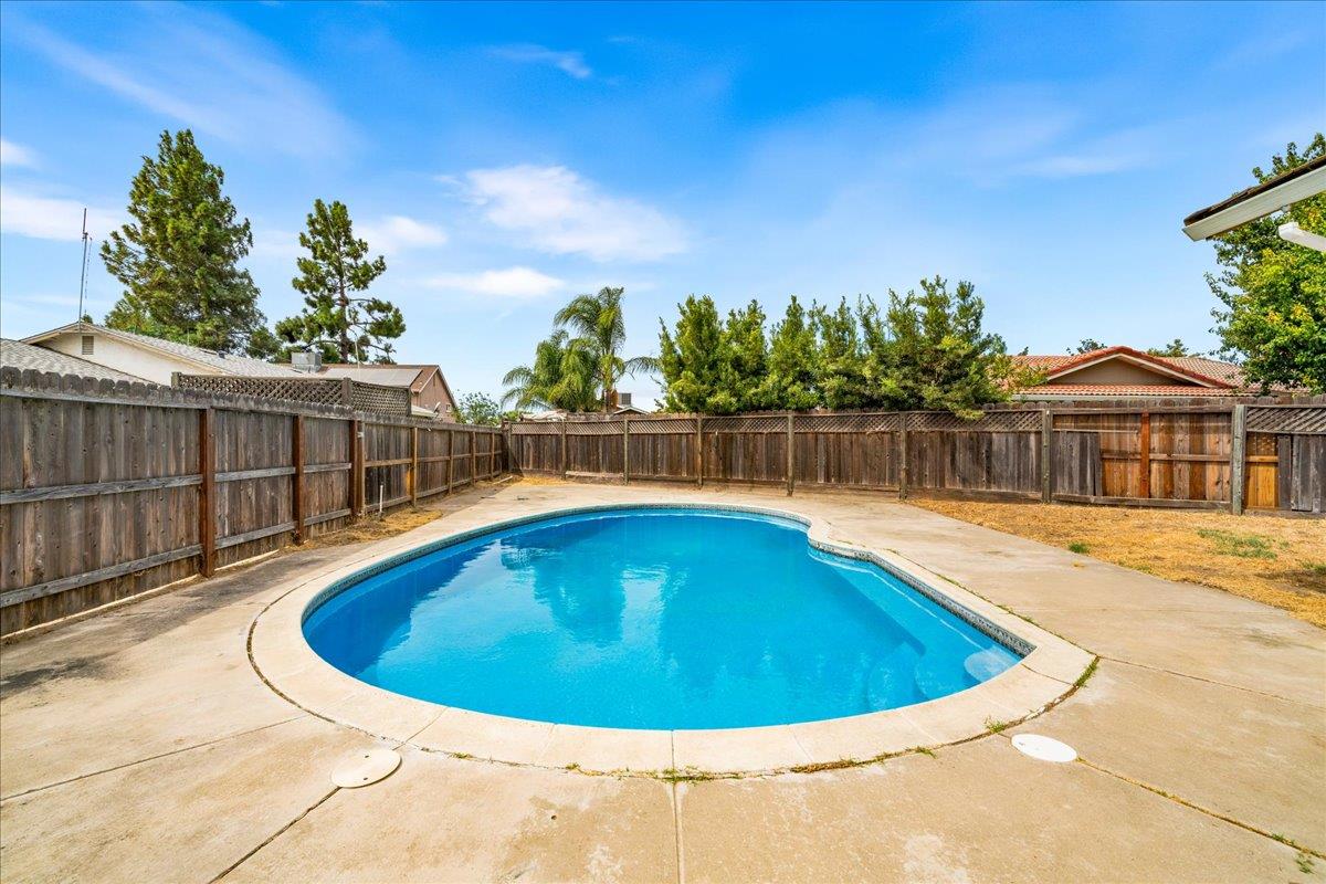 1484 Midland Ct, Manteca, CA 95336