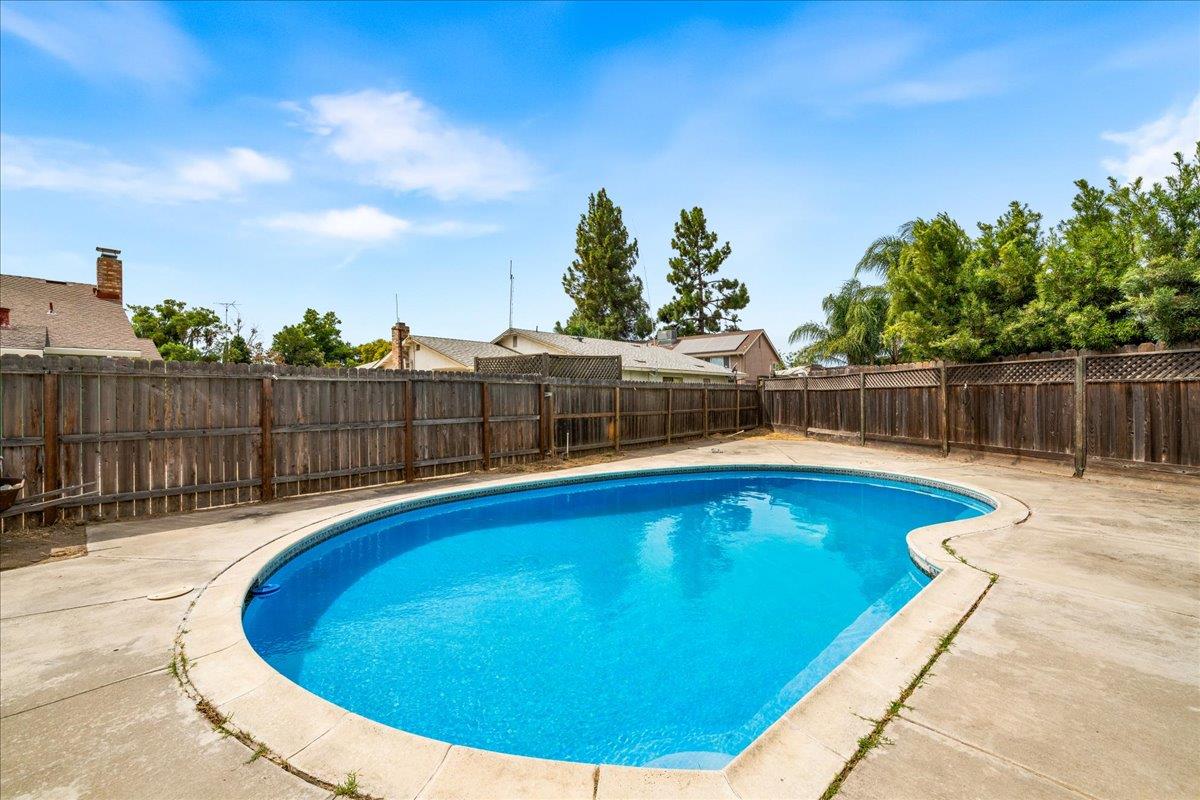 1484 Midland Ct, Manteca, CA 95336