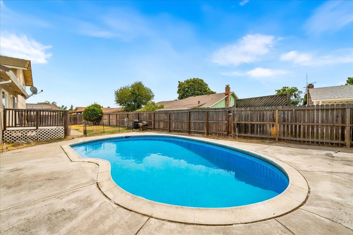 1484 Midland Ct, Manteca, CA 95336