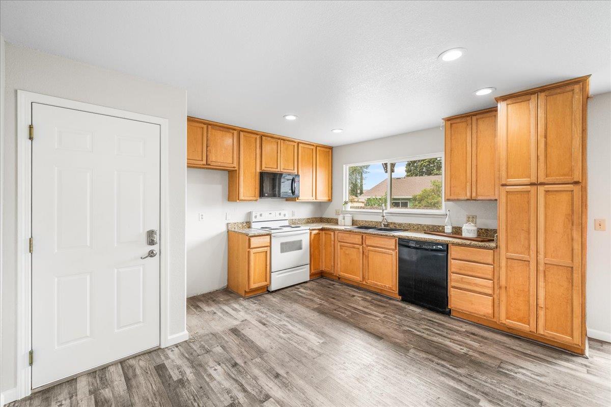 1484 Midland Ct, Manteca, CA 95336