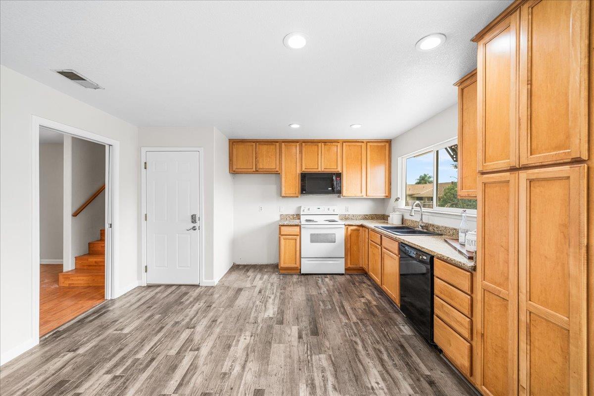 1484 Midland Ct, Manteca, CA 95336