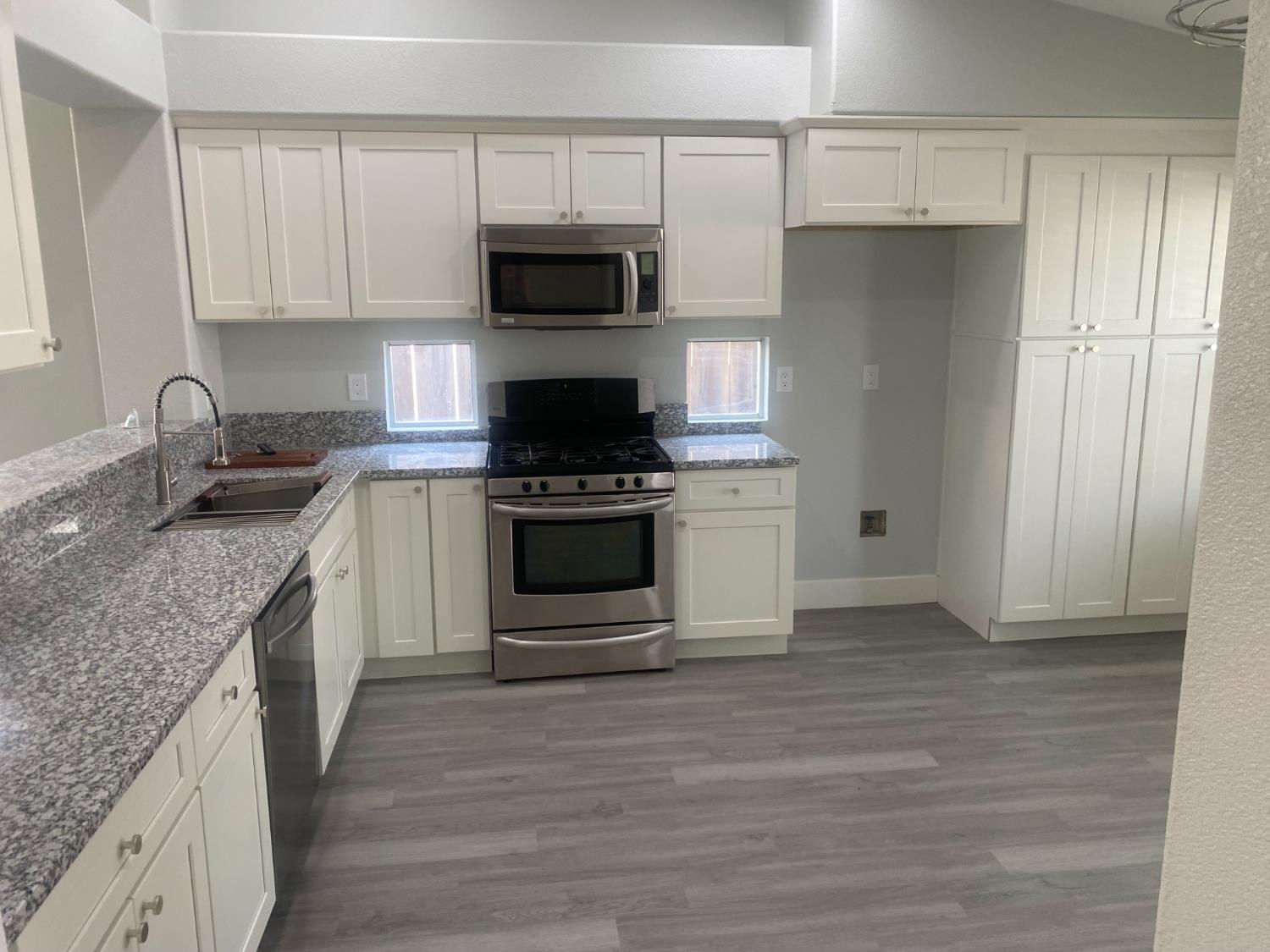 1455 Gold Rush Ct, Oakdale, CA 95361