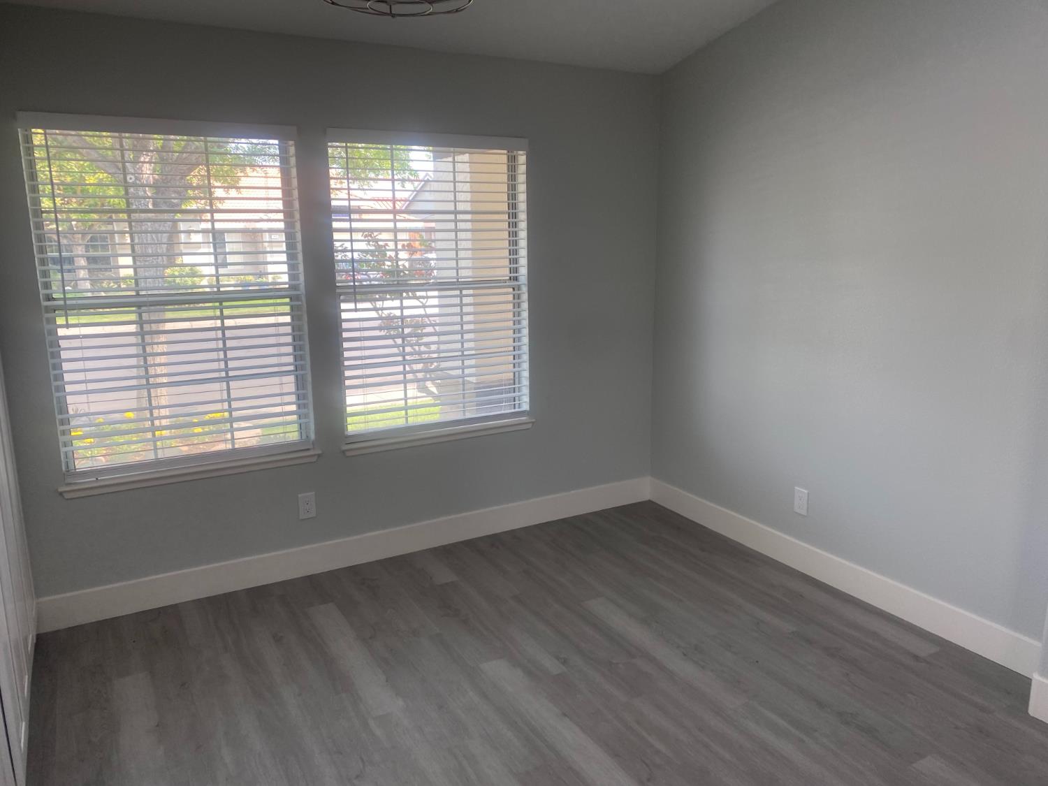 1455 Gold Rush Ct, Oakdale, CA 95361