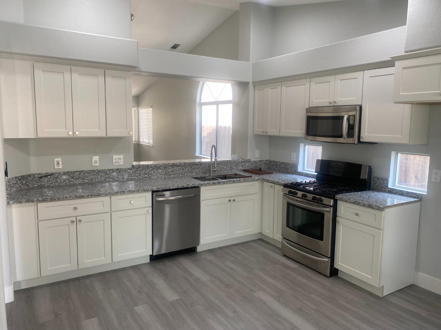 1455 Gold Rush Ct, Oakdale, CA 95361