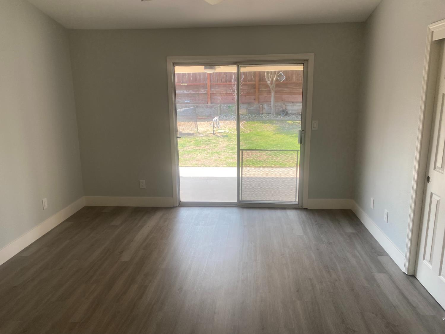 1455 Gold Rush Ct, Oakdale, CA 95361