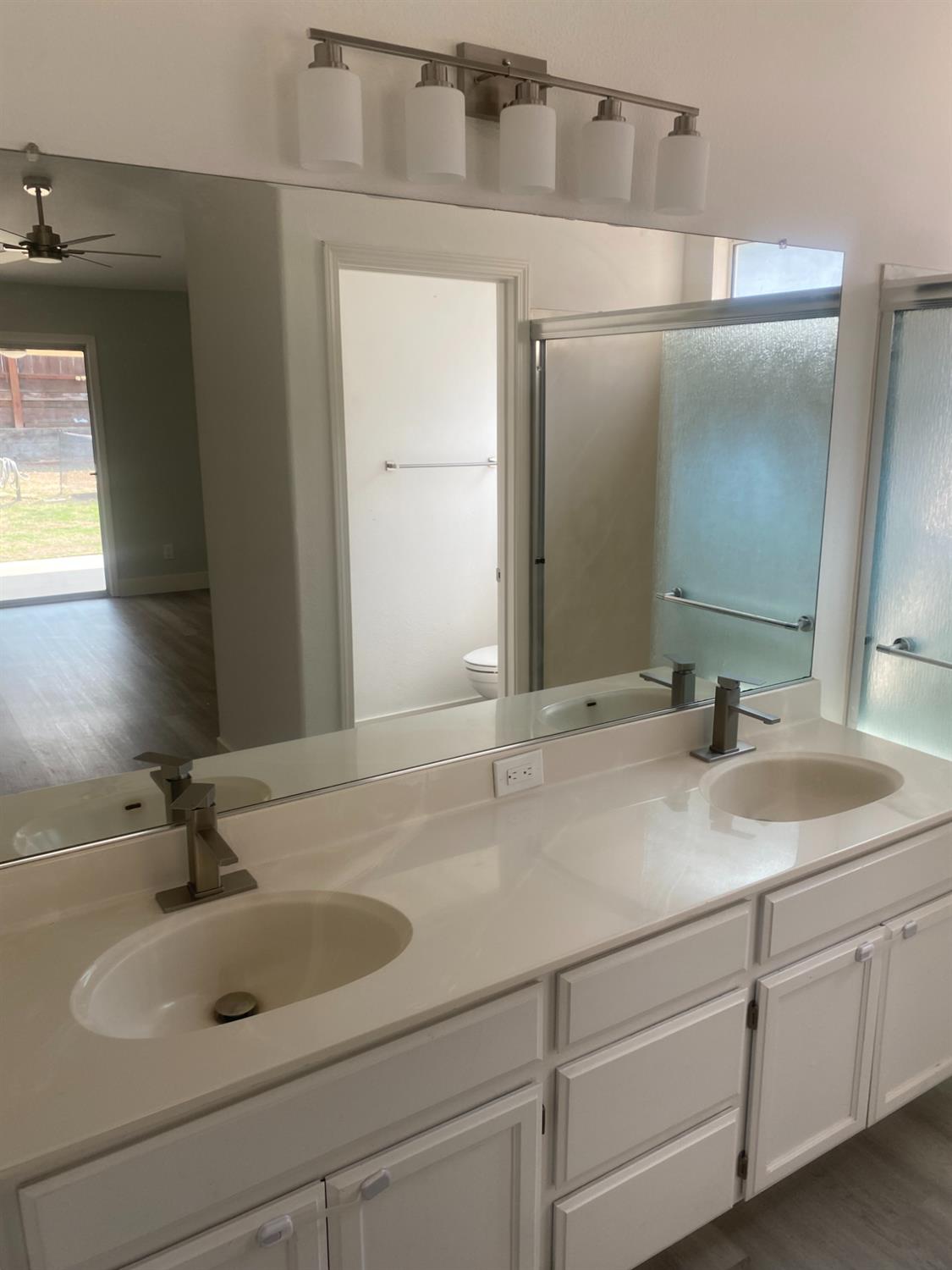 1455 Gold Rush Ct, Oakdale, CA 95361