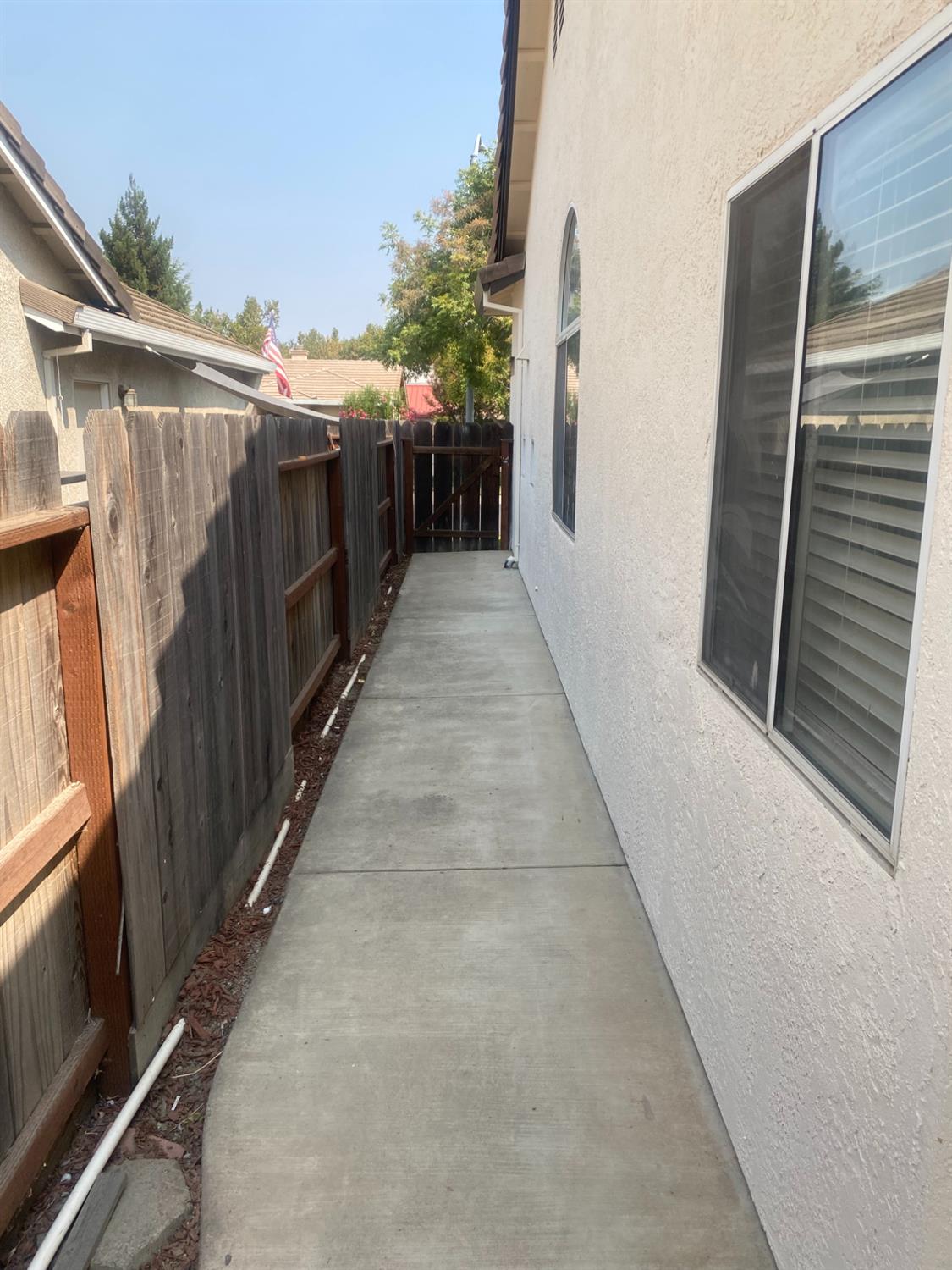1455 Gold Rush Ct, Oakdale, CA 95361