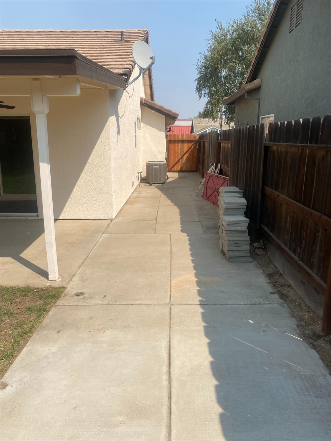 1455 Gold Rush Ct, Oakdale, CA 95361