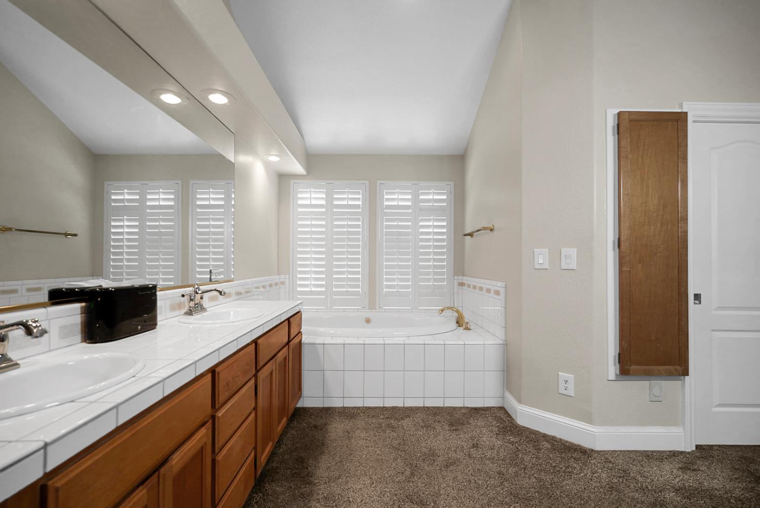 2609 Rembrandt Pl, Modesto, CA 95356