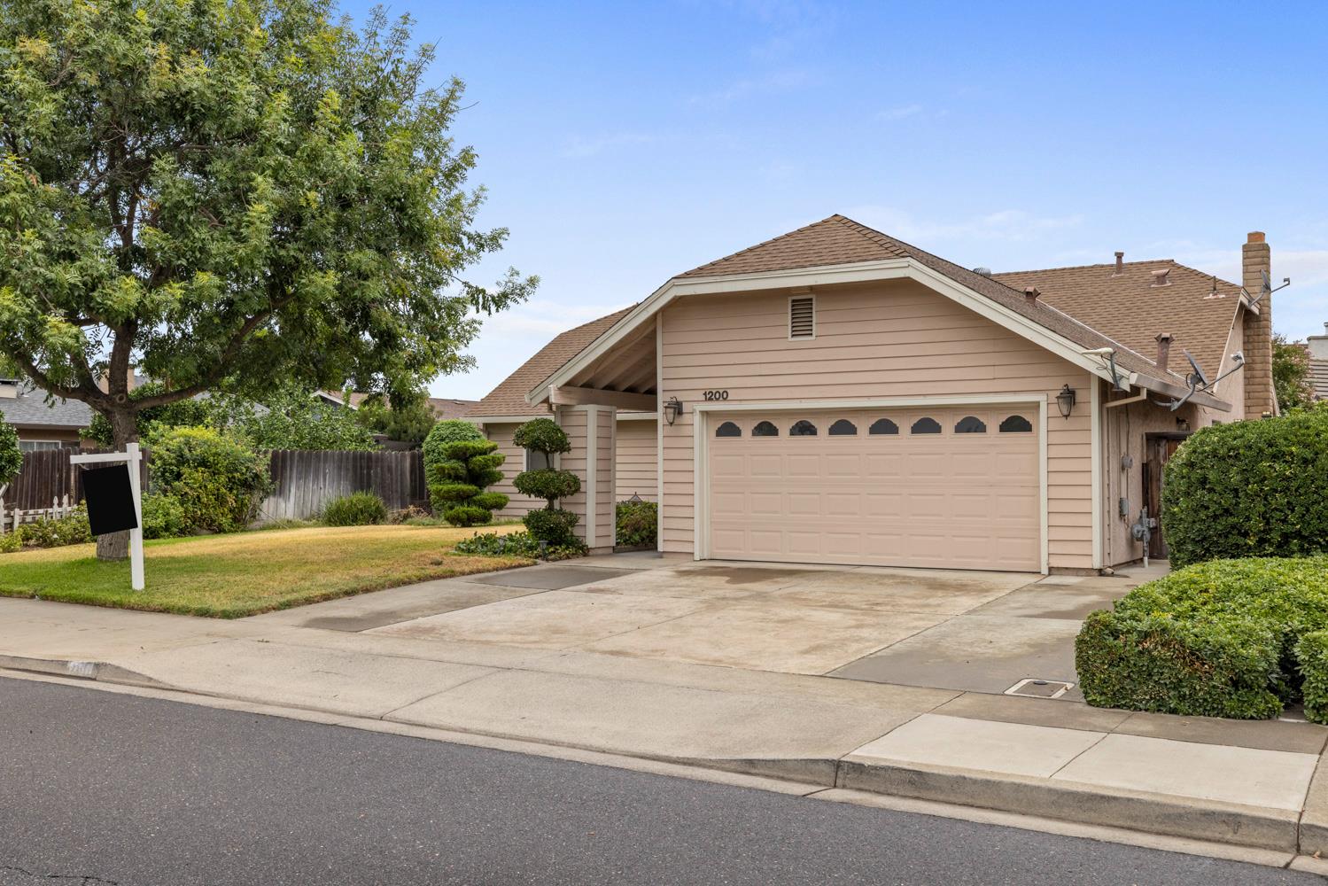 1200 Moffett Rd, Modesto, CA 95351