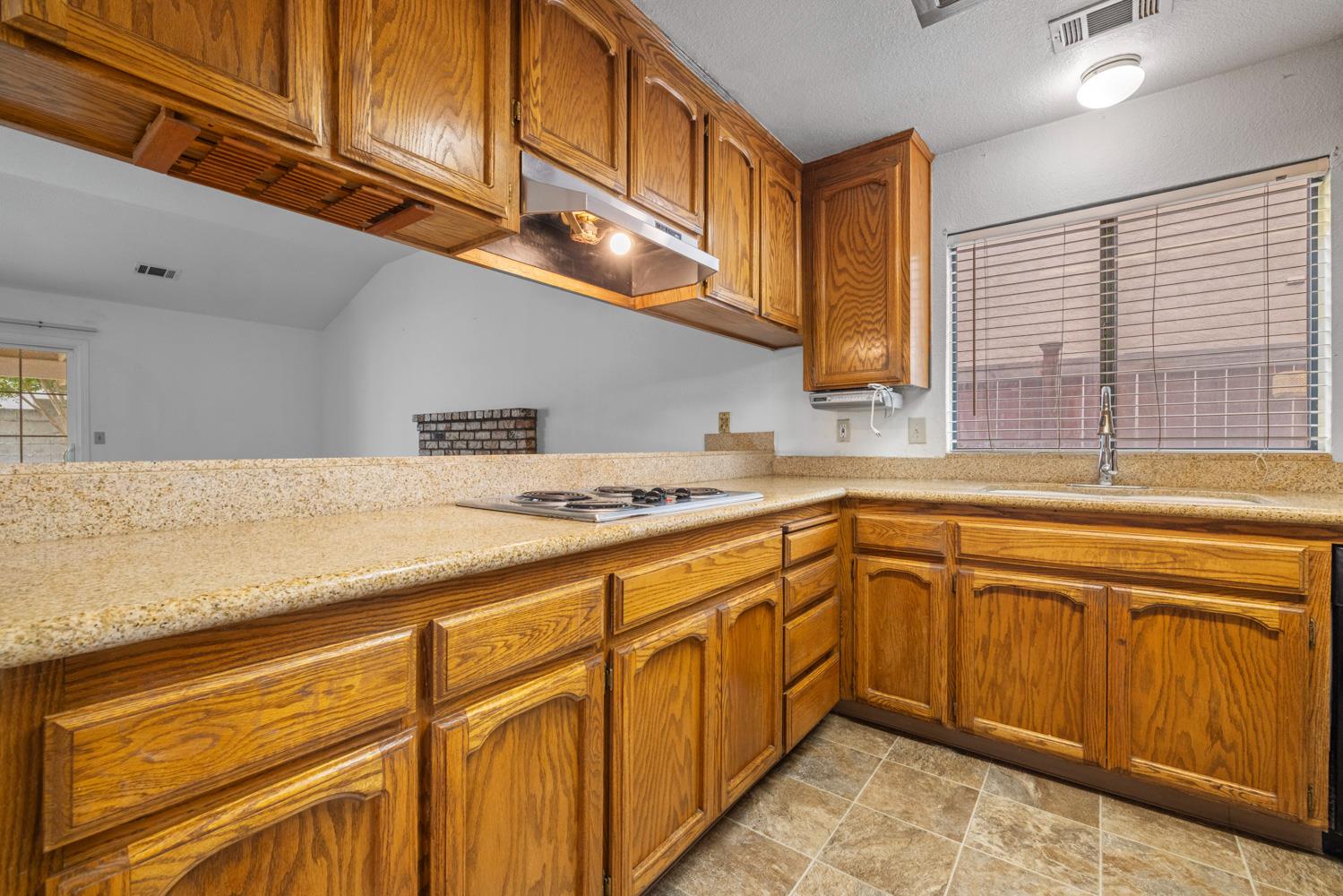 1200 Moffett Rd, Modesto, CA 95351
