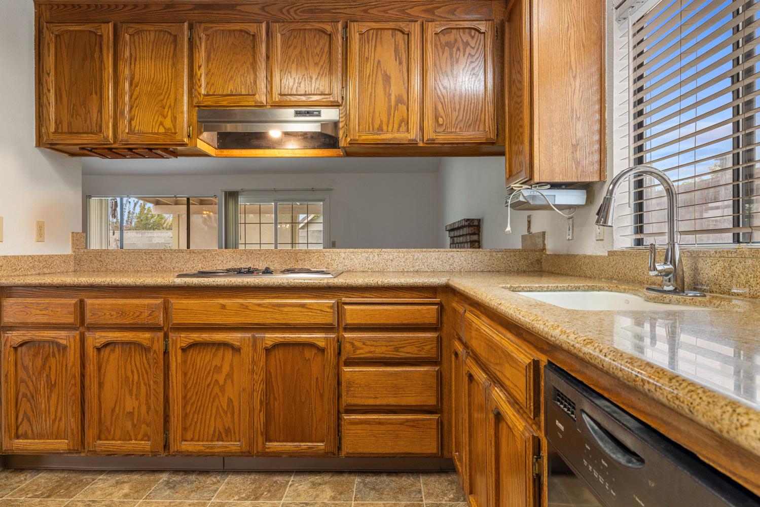 1200 Moffett Rd, Modesto, CA 95351