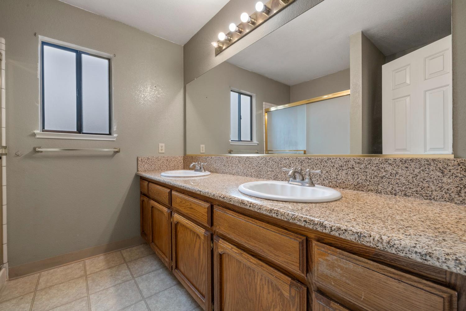 1200 Moffett Rd, Modesto, CA 95351