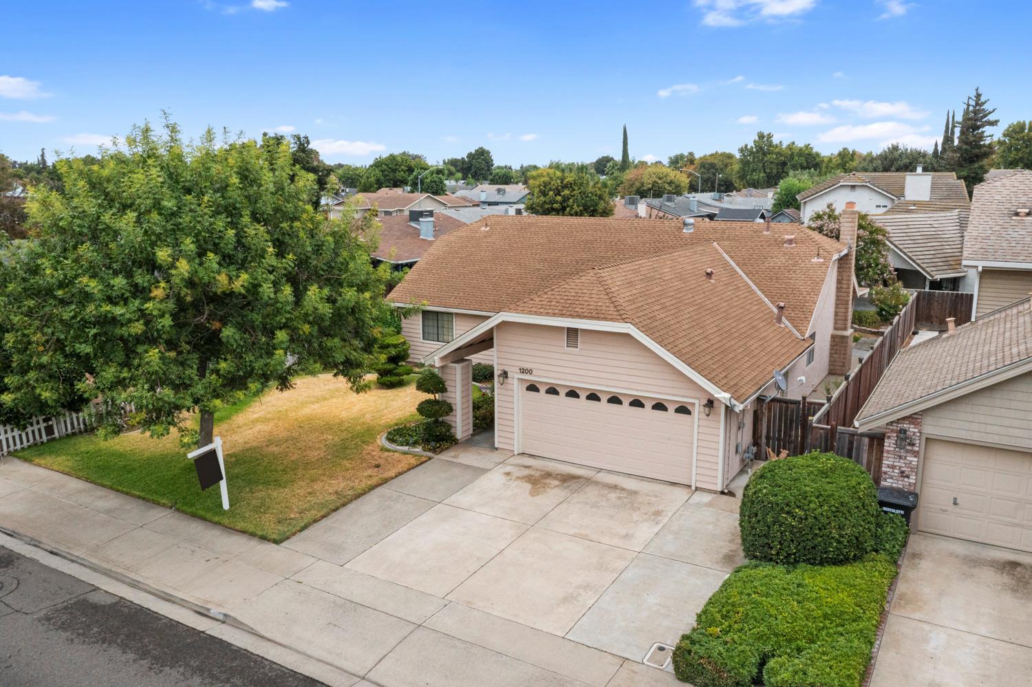 1200 Moffett Rd, Modesto, CA 95351