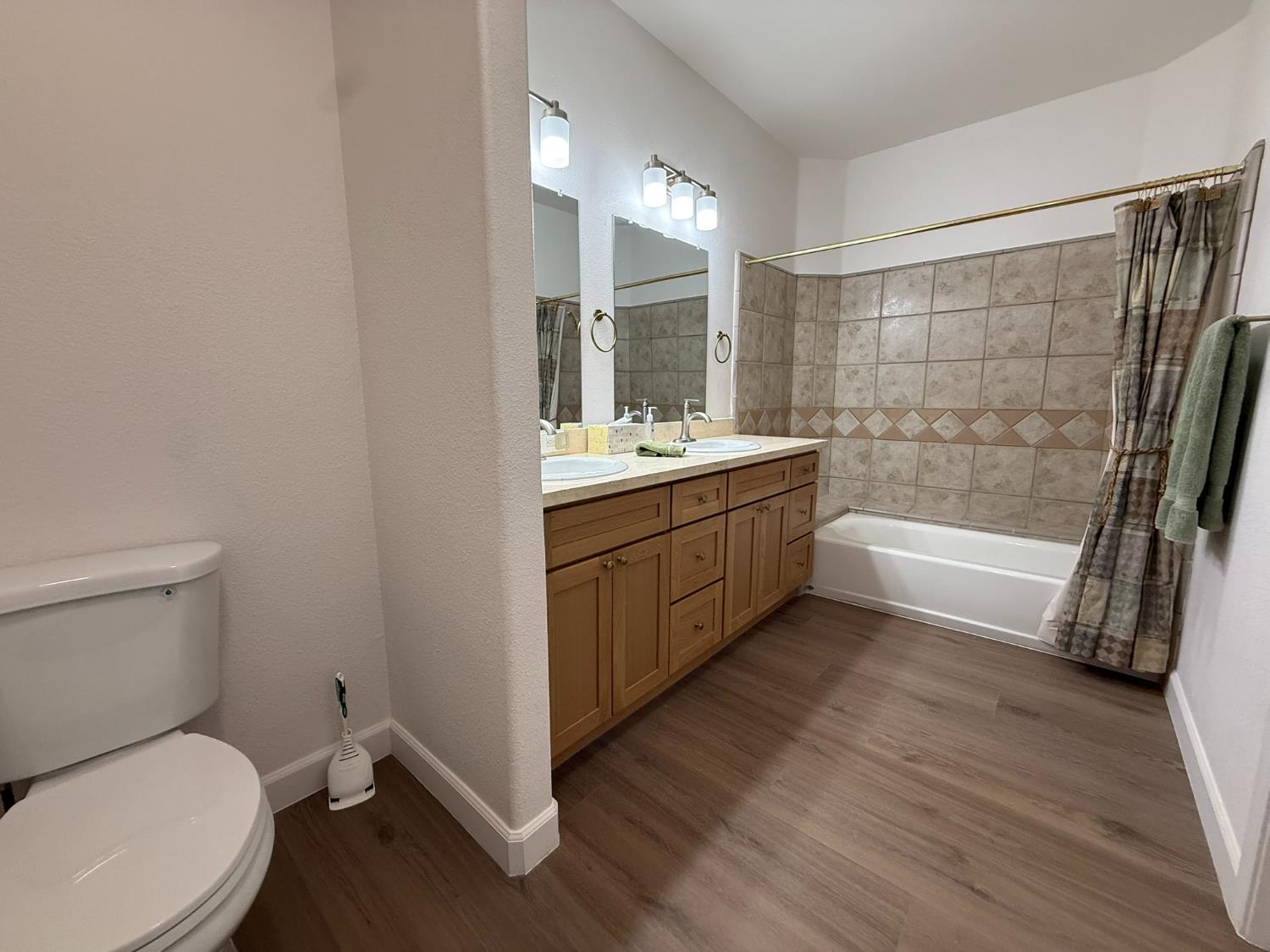 143 West Loop, Madera, CA 93637