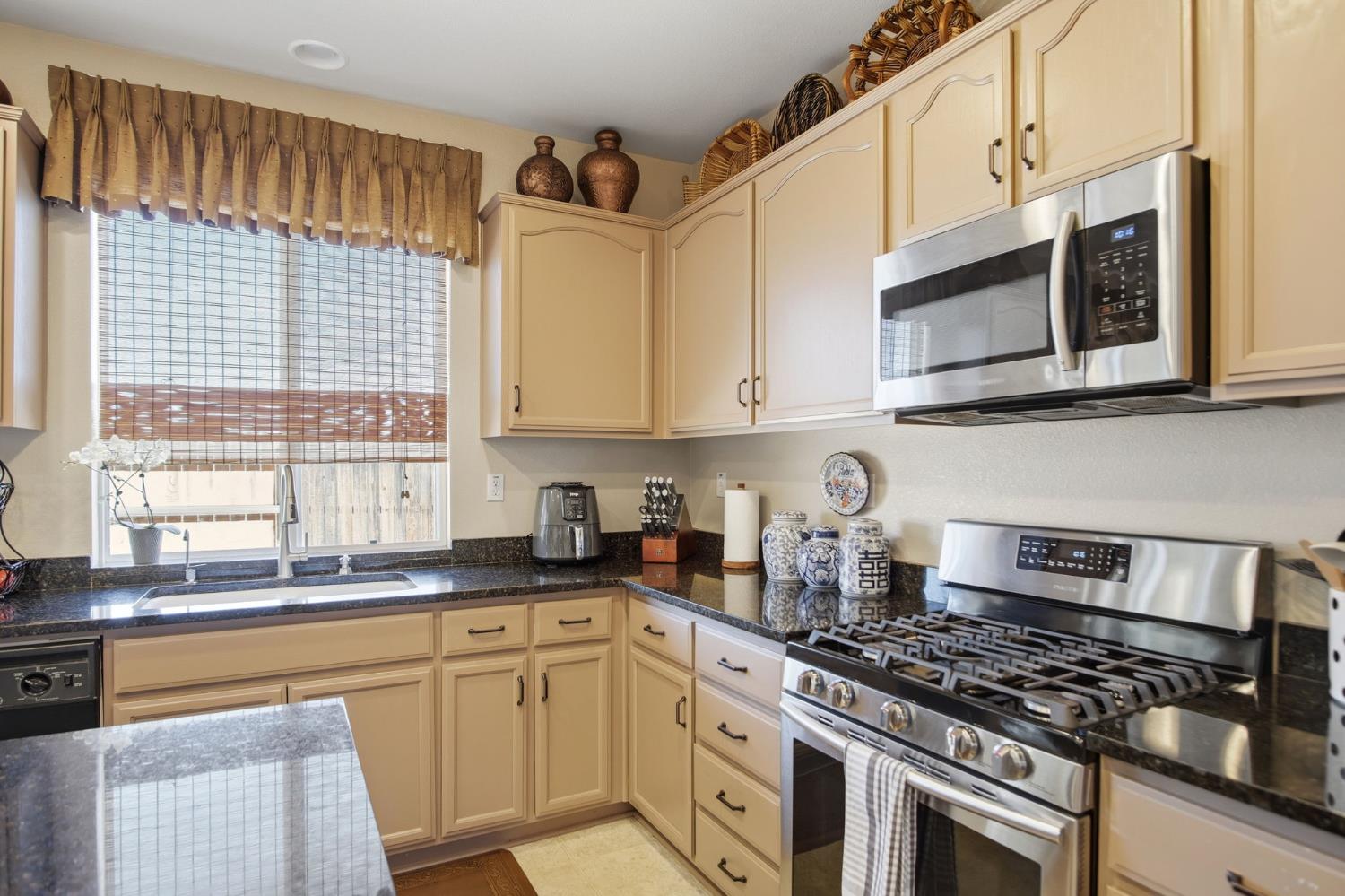 1401 Jake Creek Dr, Patterson, CA 95363