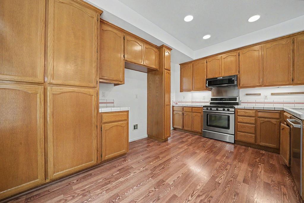 1066 Ruess Rd, Ripon, CA 95366