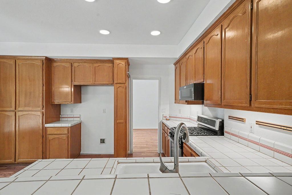 1066 Ruess Rd, Ripon, CA 95366