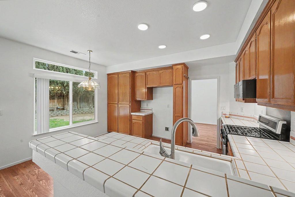 1066 Ruess Rd, Ripon, CA 95366