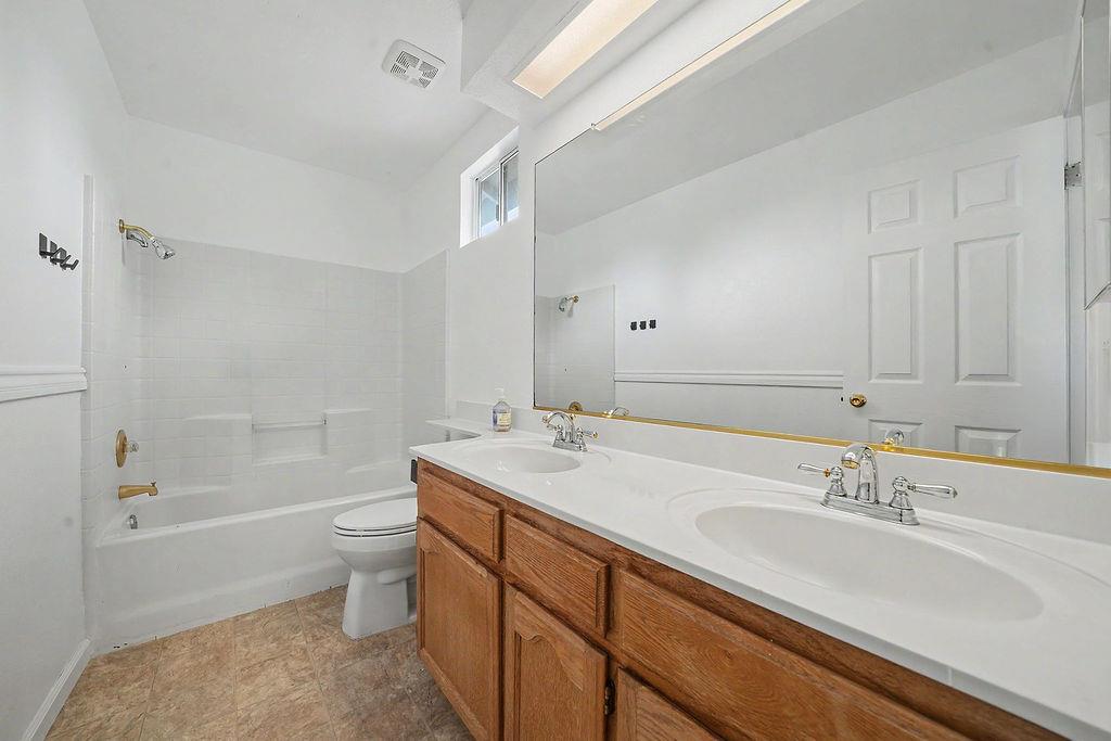 1066 Ruess Rd, Ripon, CA 95366
