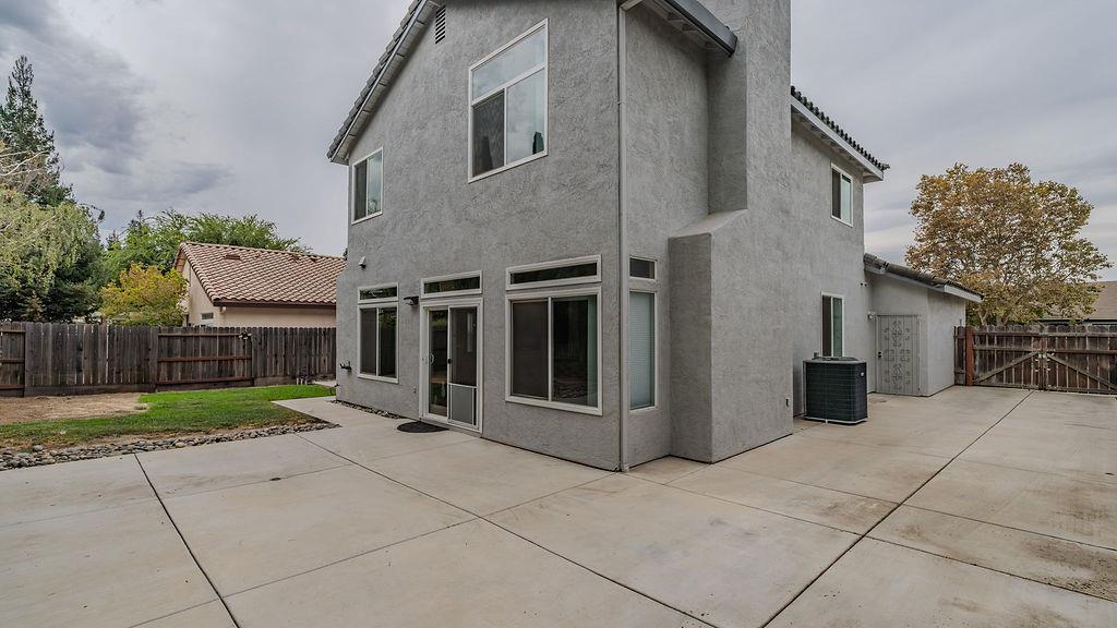1066 Ruess Rd, Ripon, CA 95366