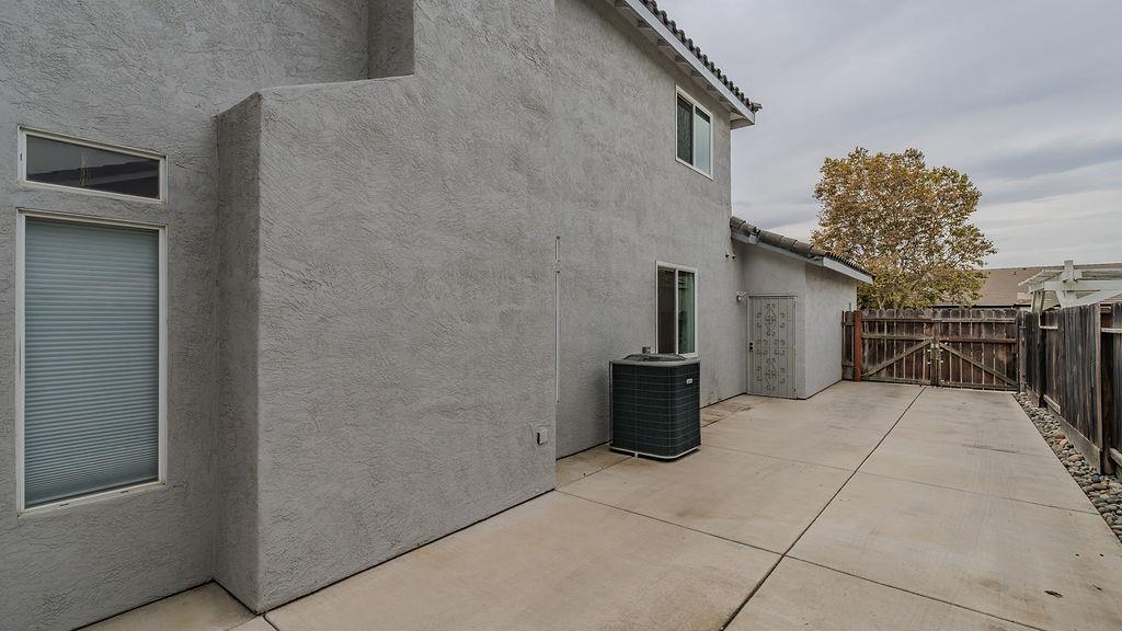 1066 Ruess Rd, Ripon, CA 95366