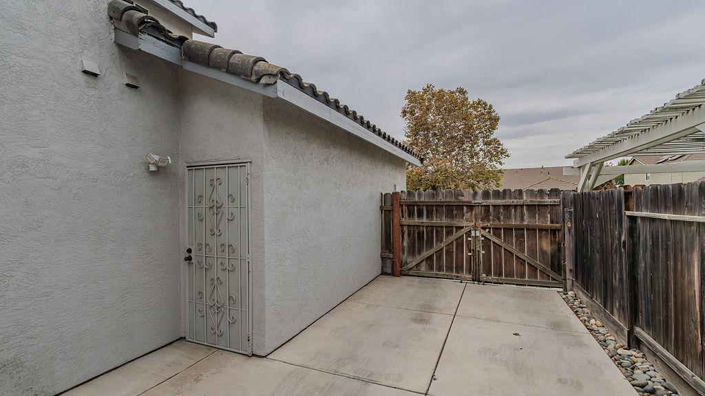 1066 Ruess Rd, Ripon, CA 95366