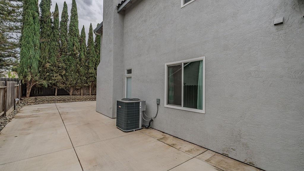 1066 Ruess Rd, Ripon, CA 95366