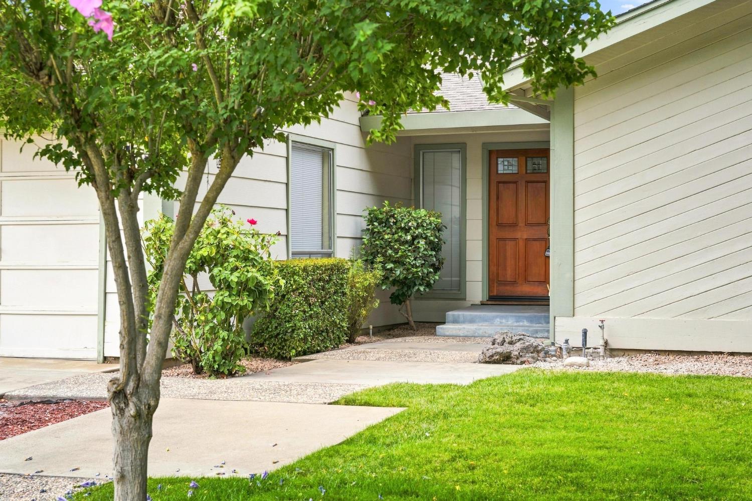 1240 Govannina Dr, Modesto, CA 95355