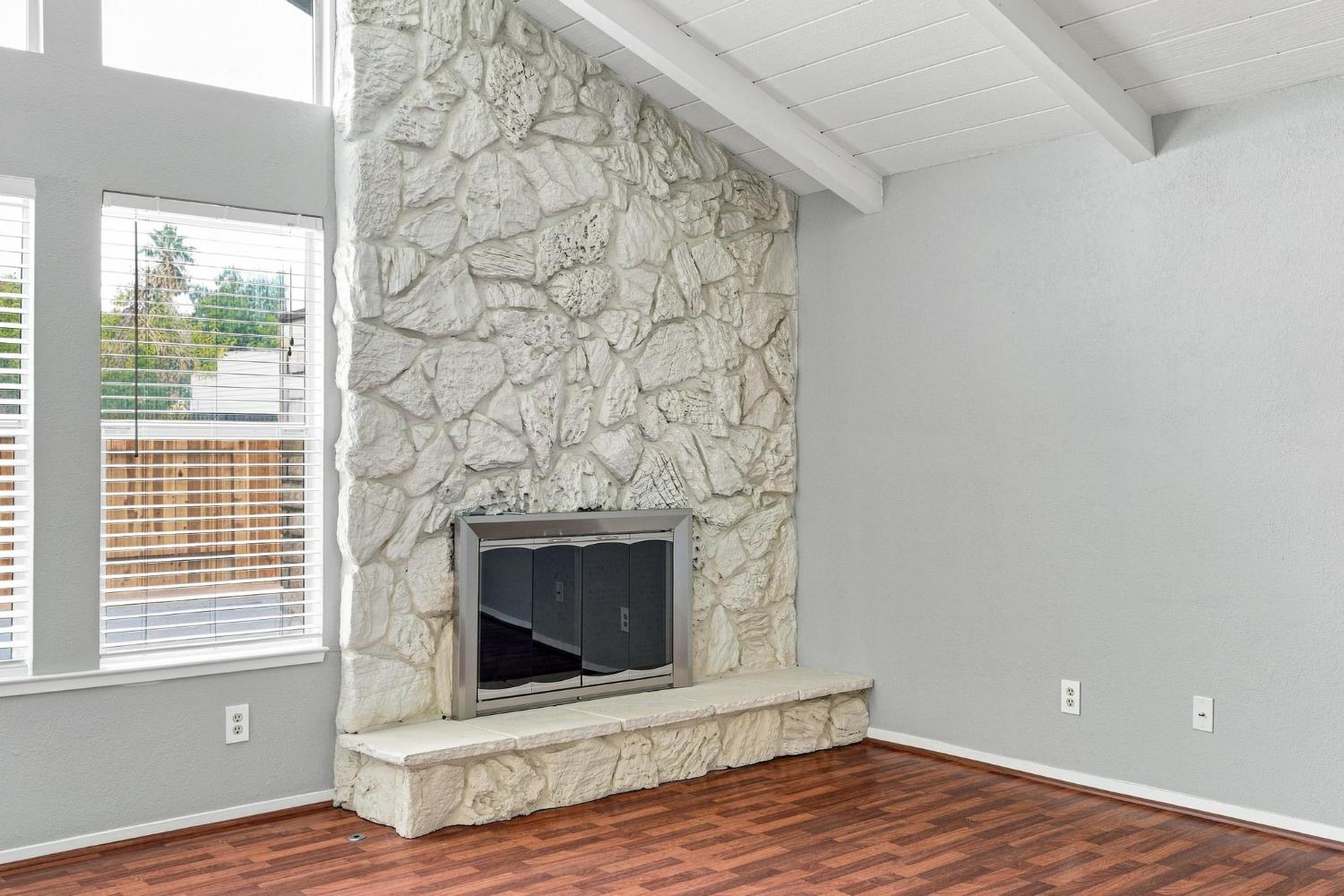 1240 Govannina Dr, Modesto, CA 95355