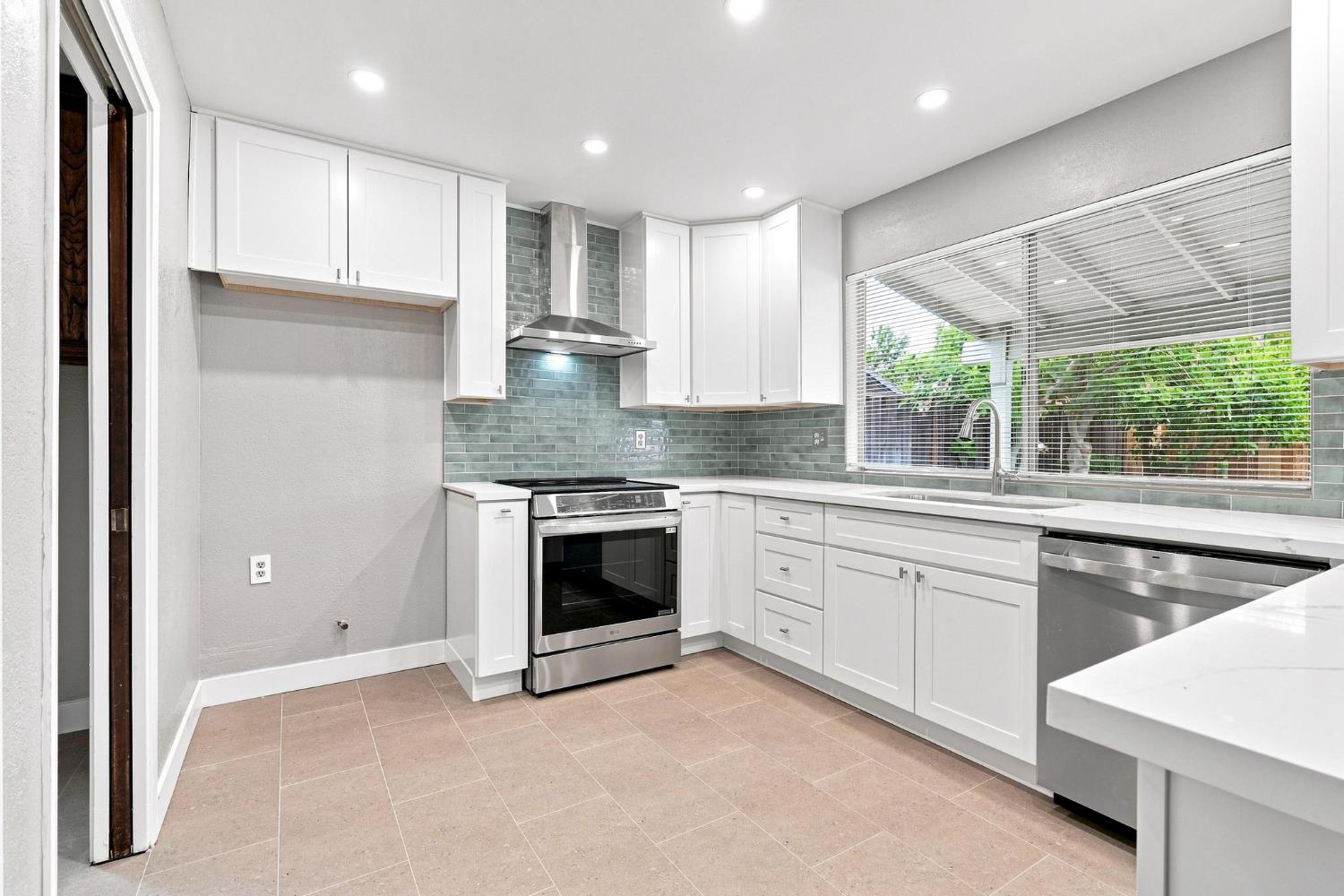 1240 Govannina Dr, Modesto, CA 95355