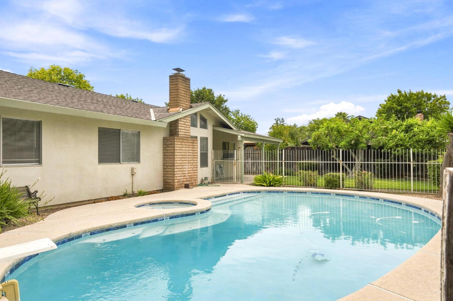 1240 Govannina Dr, Modesto, CA 95355