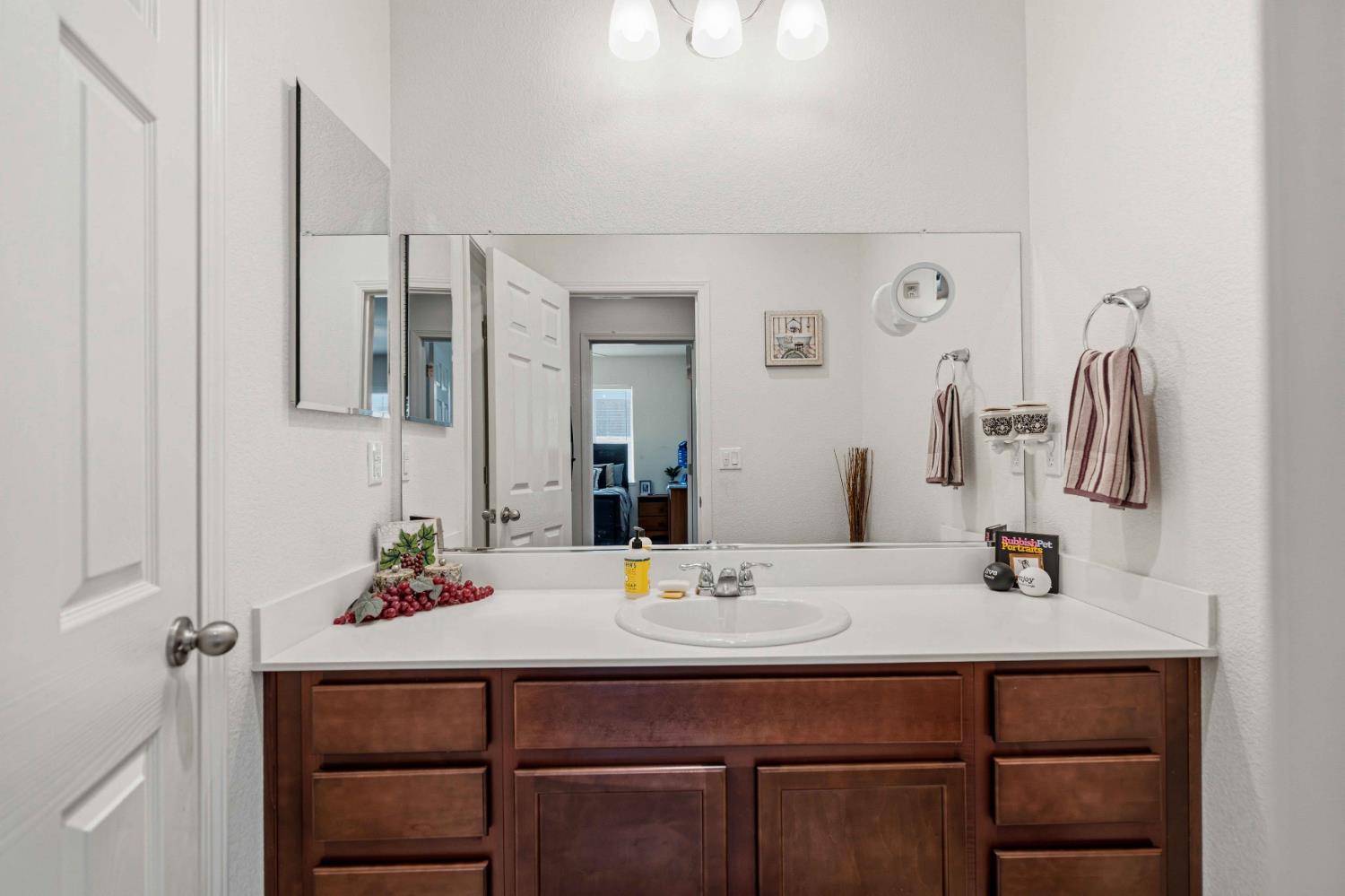 21224 Grapevine Dr, Patterson, CA 95363