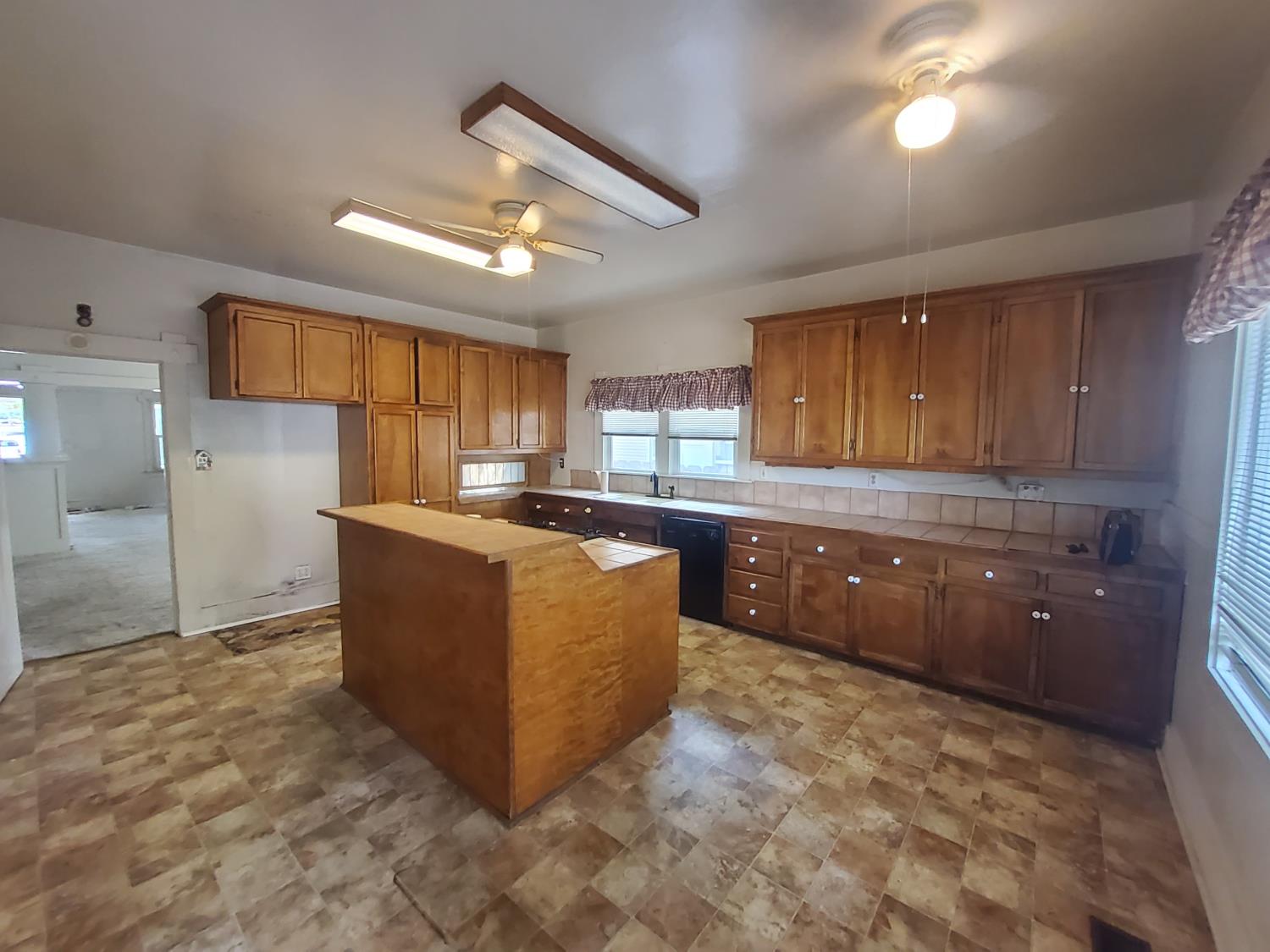 211 Orange Ave, Modesto, CA 95350