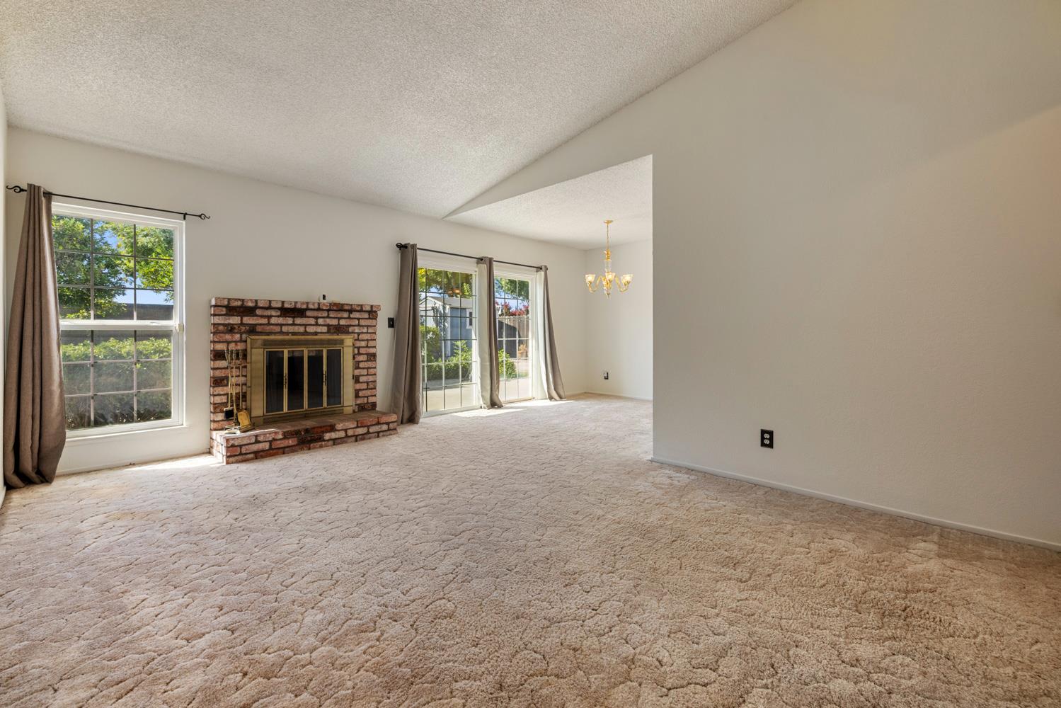 962 Fernwood Dr, Manteca, CA 95336