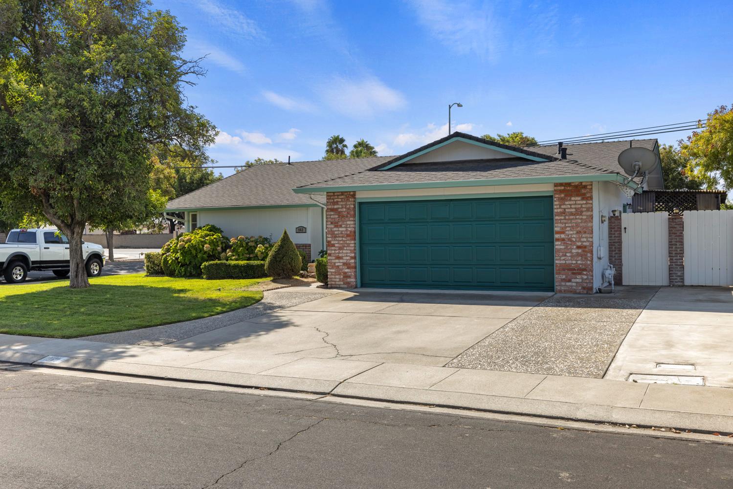 962 Fernwood Dr, Manteca, CA 95336