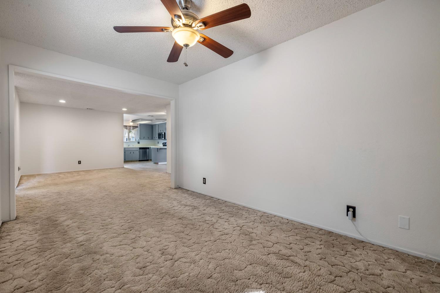 962 Fernwood Dr, Manteca, CA 95336