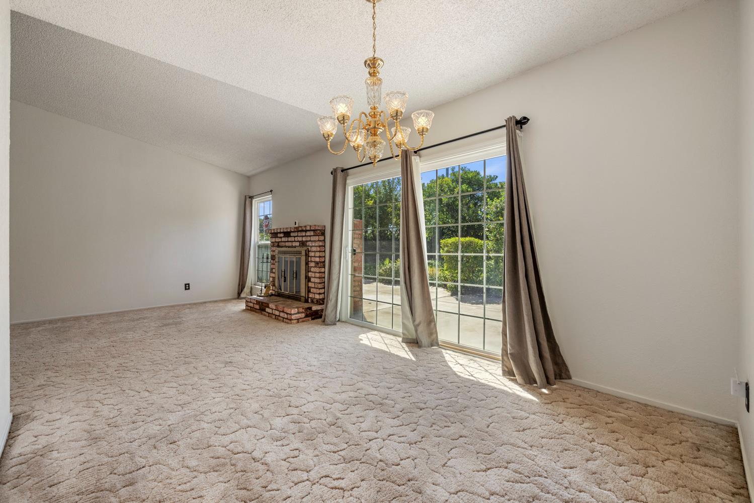 962 Fernwood Dr, Manteca, CA 95336